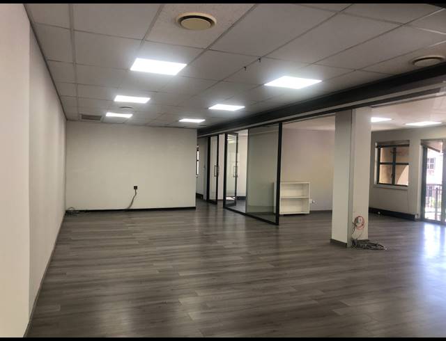 188M² OFFICE TO LET IN HYDE PARK